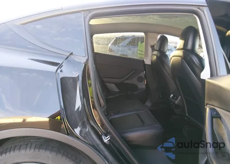 2022 Tesla Model Y Performance Dual Motor All-Wheel Drive z USA, uszkodzony, nr VIN 7SAYGDEF1NF575190